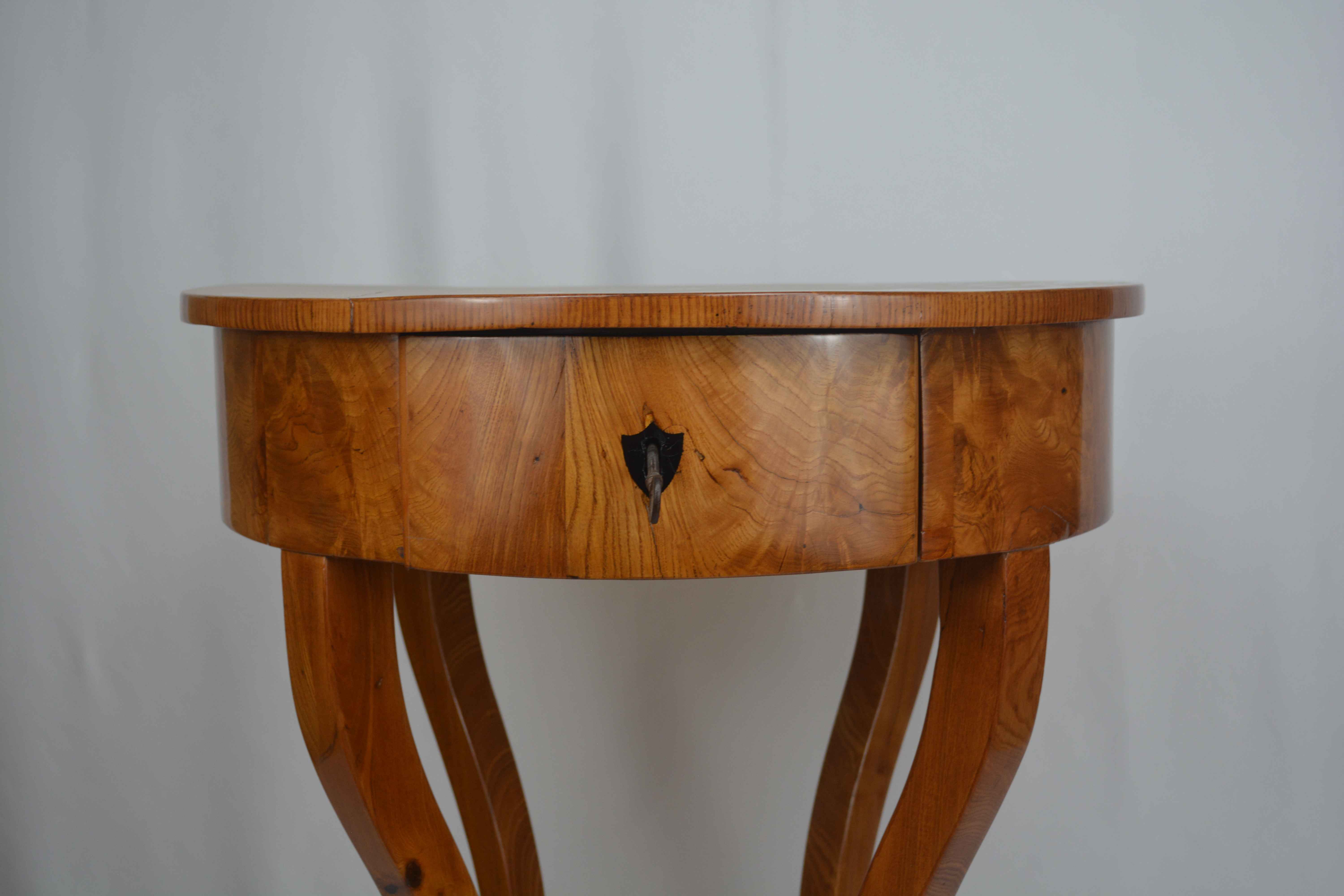 Antikes Möbelstück