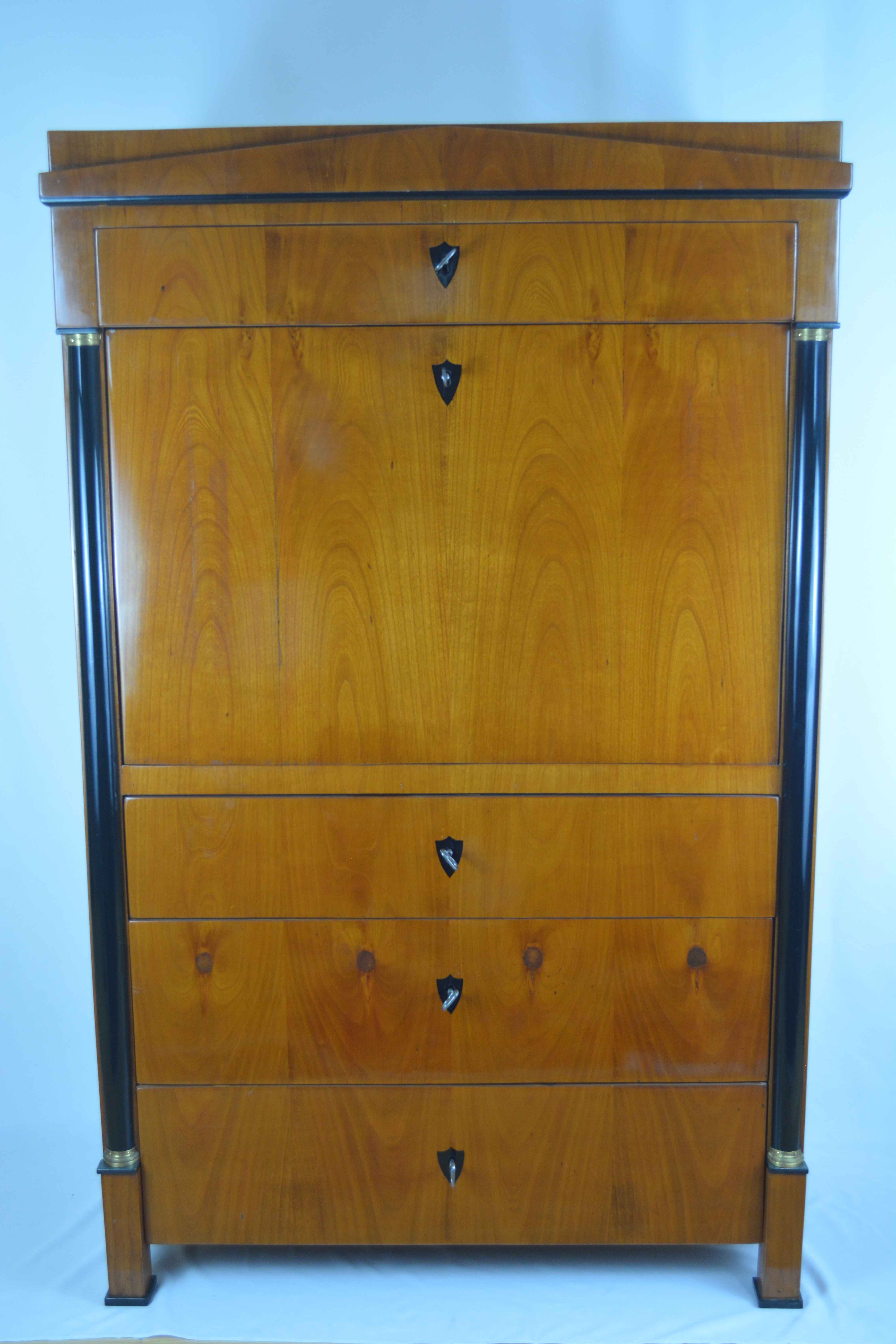 Antikes Möbelstück