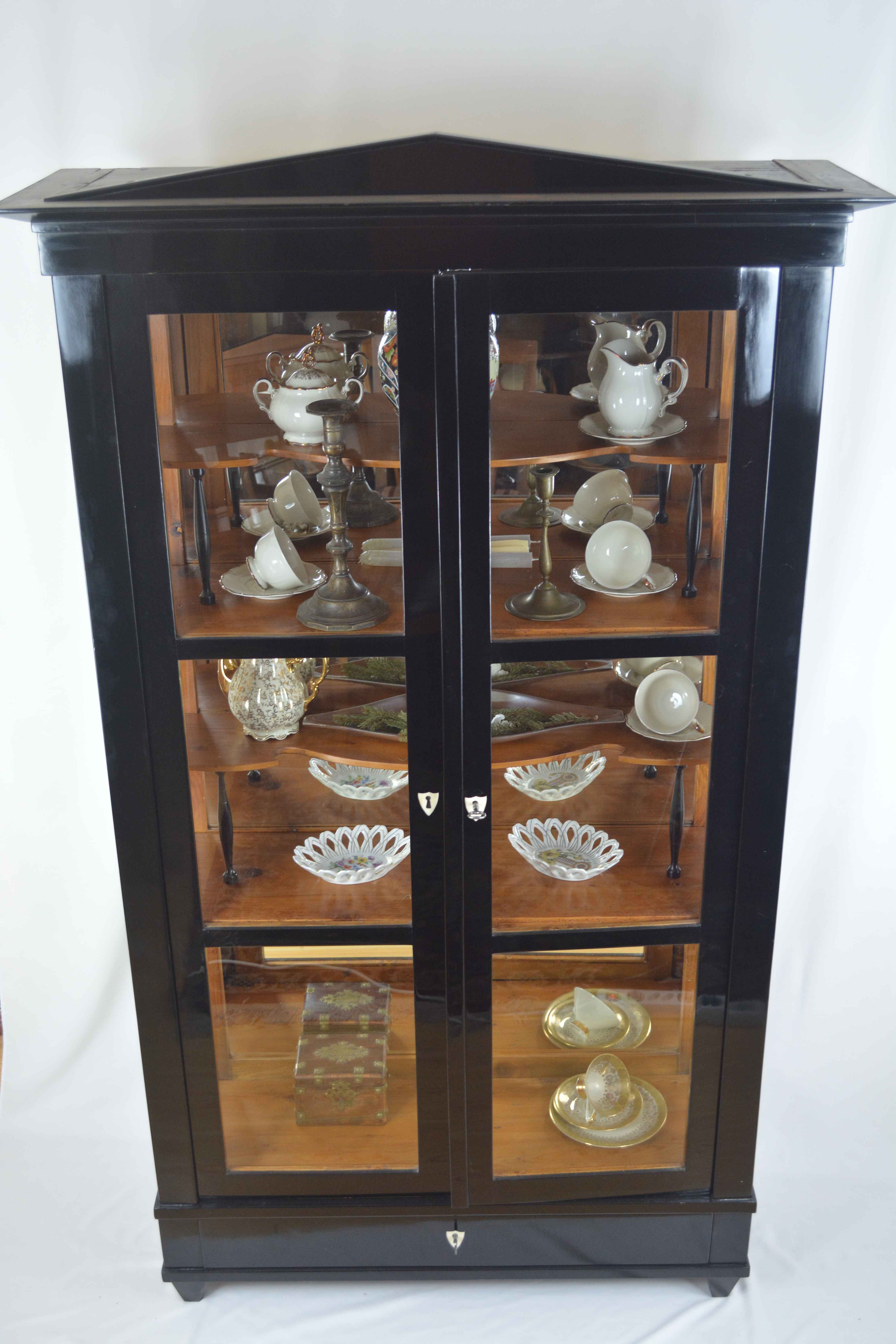 Antikes Möbelstück