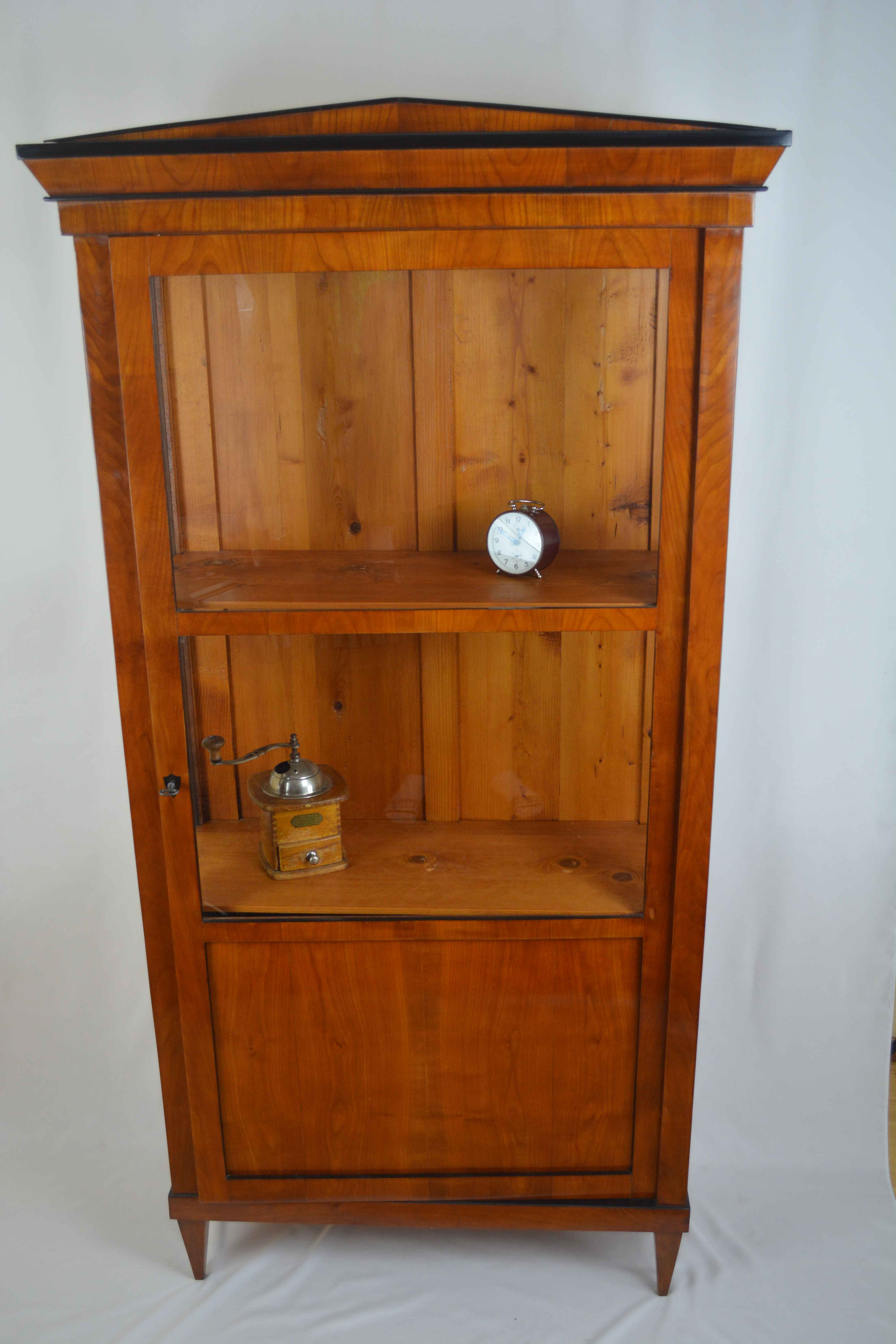 Antikes Möbelstück